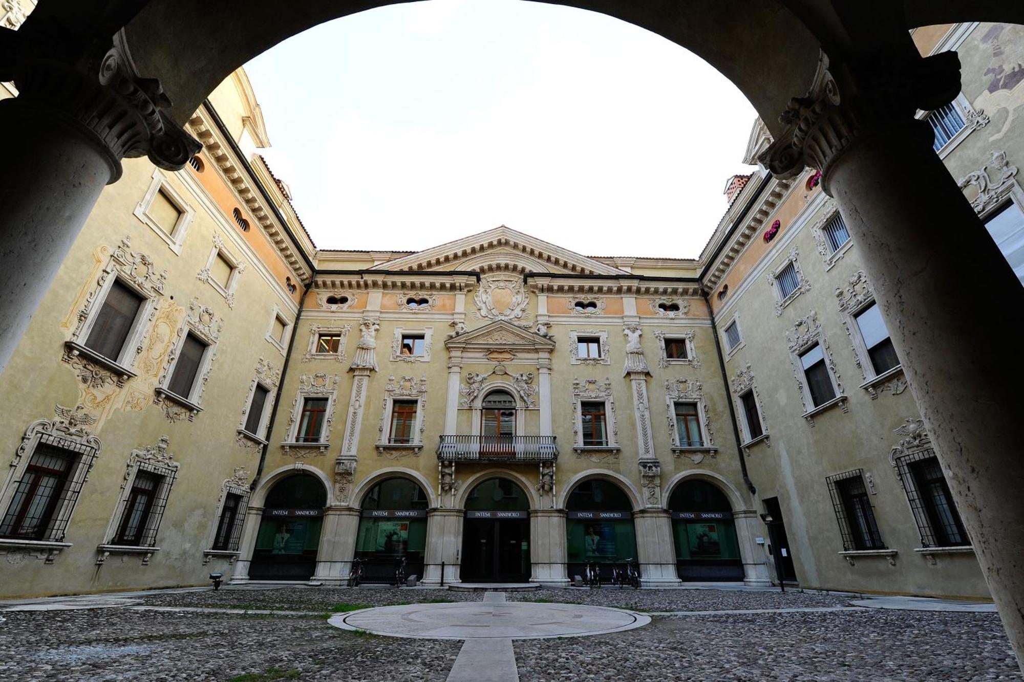 Отель Casa Museo Palazzo Valenti Gonzaga Мантуя Экстерьер фото